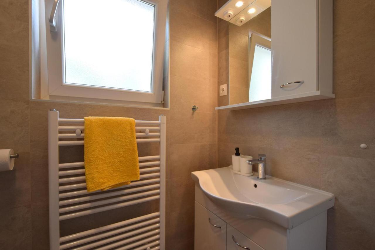 Apartments Julia Čižići Eksteriør bilde